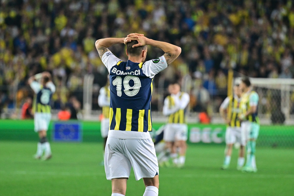 AA-20240418-34307386-34307384-FENERBAHCE_OLYMPIAKOS