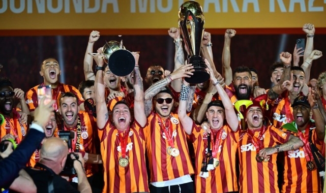 Galatasaray Da 24 Sampiyonluk Kutlamasi 1327