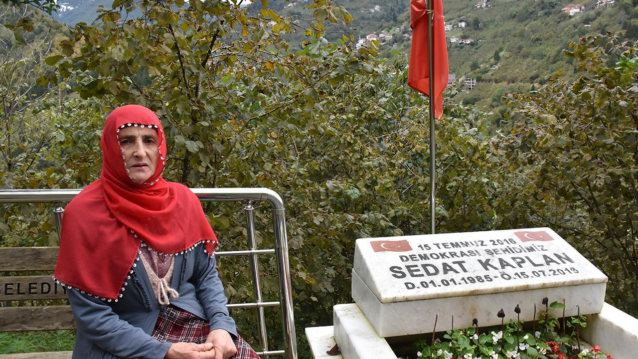 15 Temmuz şehidinin annesi: FETÖ elebaşı Gülen'i cehennem de kabul etmesin