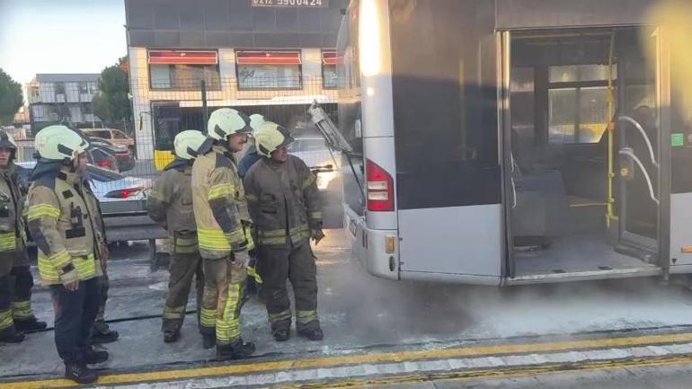 Avcılarda metrobüste yangın