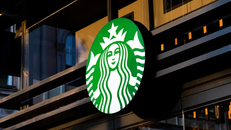 Starbucks'ın Yeni CEO'suna Alışılmışın Dışında Haklar... Evden çalışacak,  Işe Jetle Gidebilecek | Marketing Türkiye