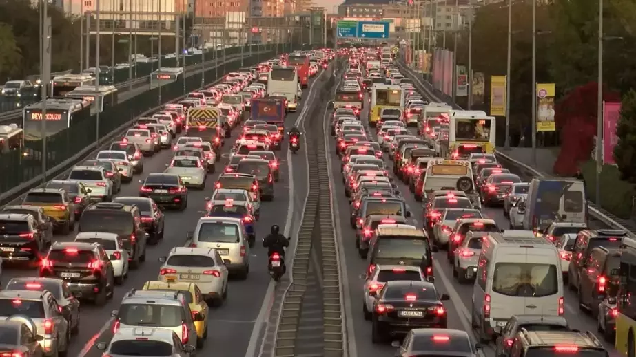 İstanbul'da Akşam Trafik Yoğunluğu Yüzde 82'ye Ulaştı - Haberler