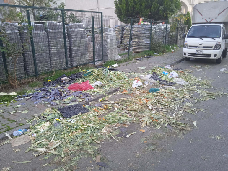 Kartal'da temizlik işçilerinden grev kararı! Sokaklar çöp yuvasına döndü - Resim : 2