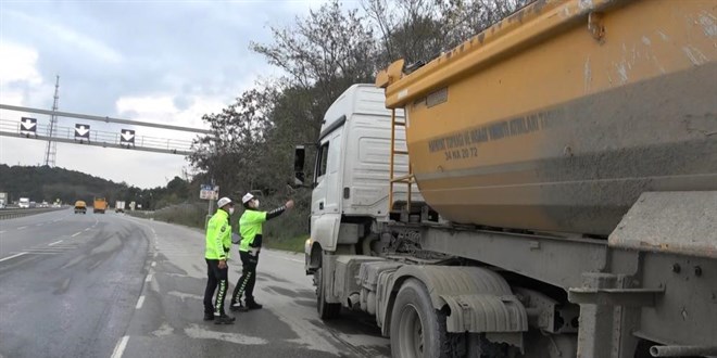 Hafriyat Kamyonlarına Denetim: 657 Şoföre 290 Bin Lira Ceza - Memurlar.Net