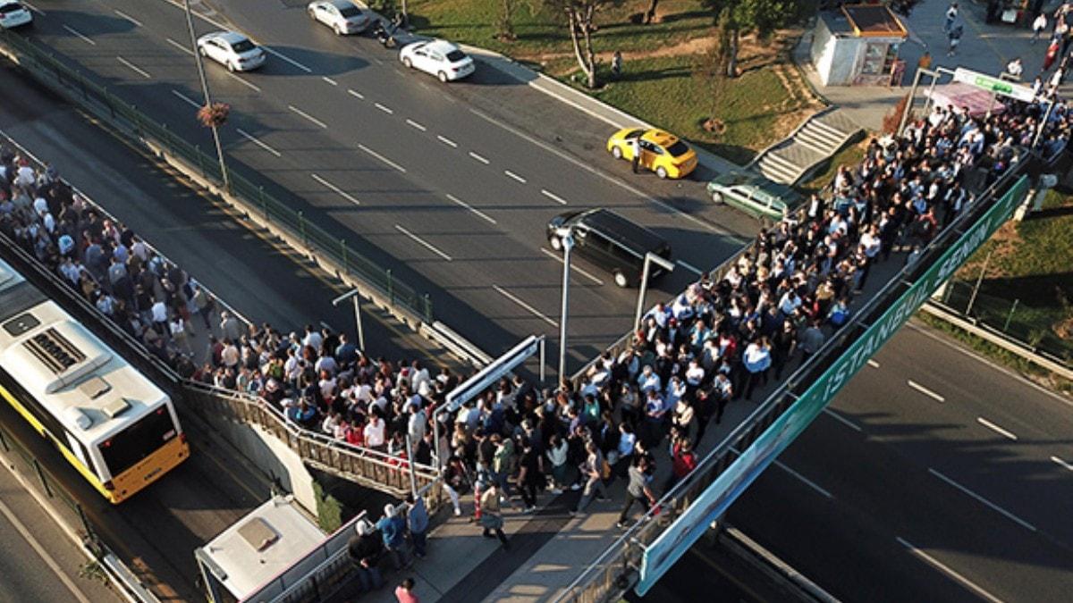 Altunizade'de metrobüs çilesi devam ediyor!