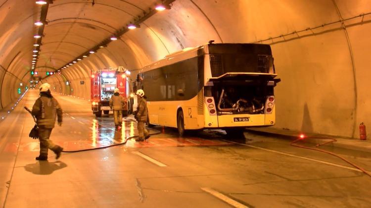 Bomonti Tüneli'nde panik anları: İETT otobüsünde yangın çıktı - Son Dakika  Flaş Haberler