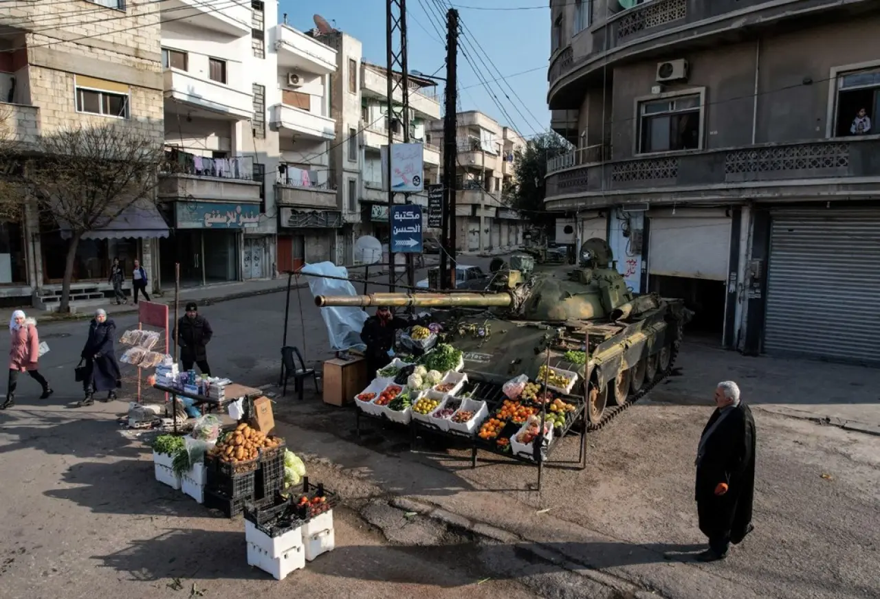 Suriyeli esnaf Esad'ın tanklarını manav tezgahına çevirdi - 5