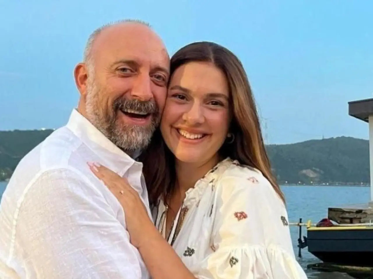 Bergüzar Korel ile Halit Ergenç İstanbul'a dönüş yaptı - Son Dakika Magazin  Haberleri | N-Life