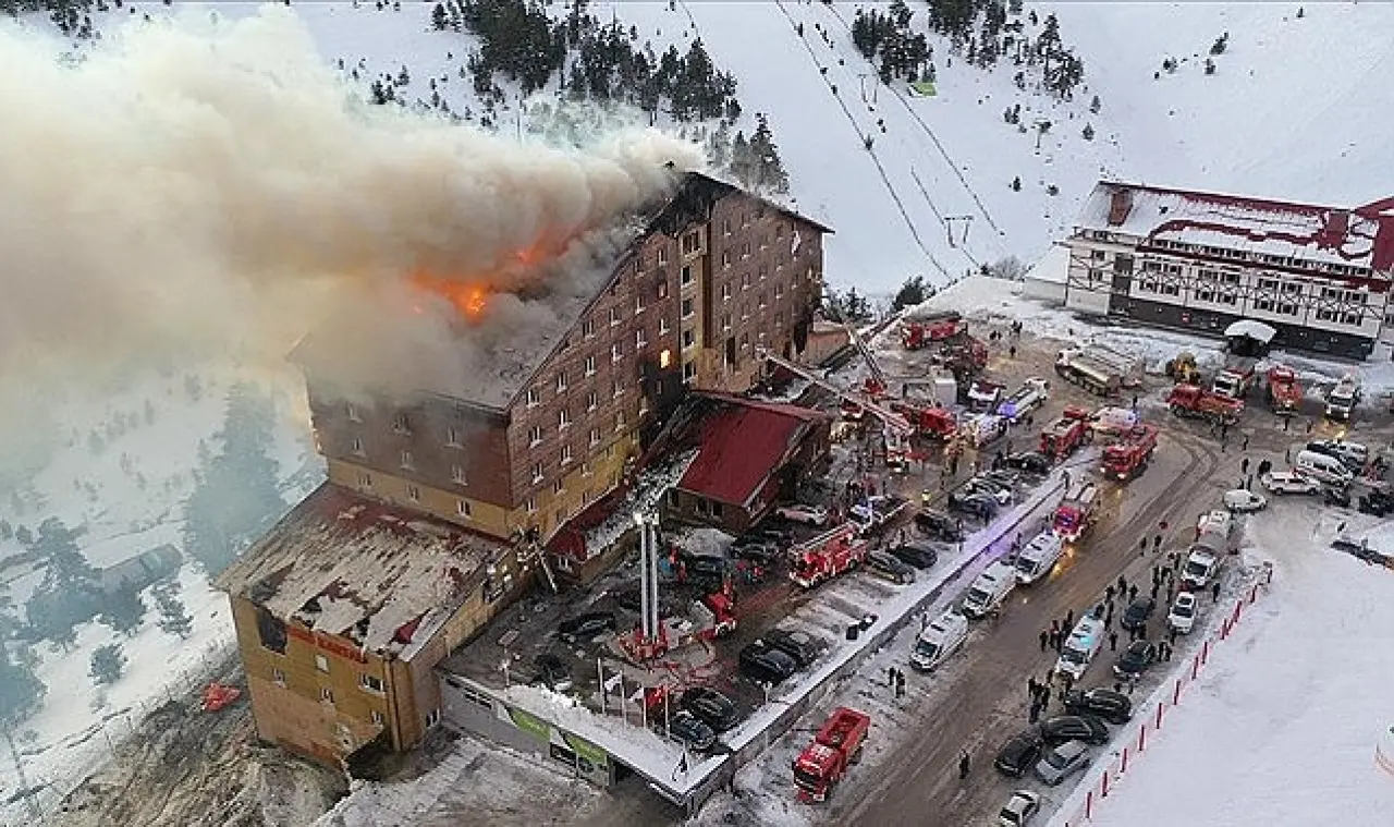 Bolu Kartalkaya Kayak Merkezi'ndeki otelde yangın: 10 ölü, 32 yaralı -  Ardahan Haber