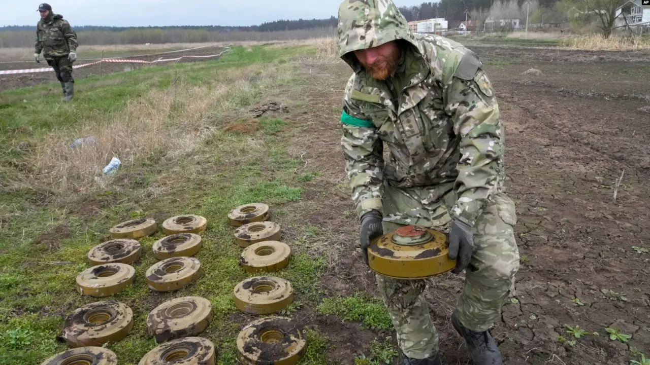 Ukrainian sapper on a life mission: collecting mines on the battlefield