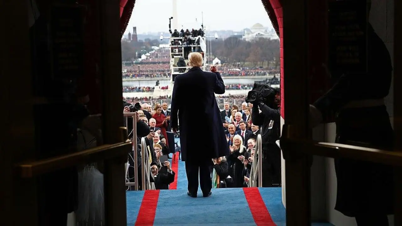 100 days: America in a time of Trump - BBC News