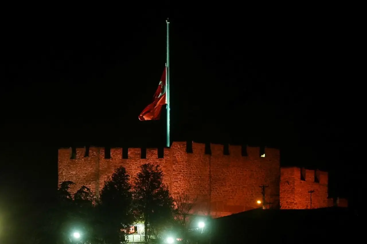 Türkiye'de bayraklar yarıya indirildi - Son Dakika Türkiye Haberleri | NTV  Haber