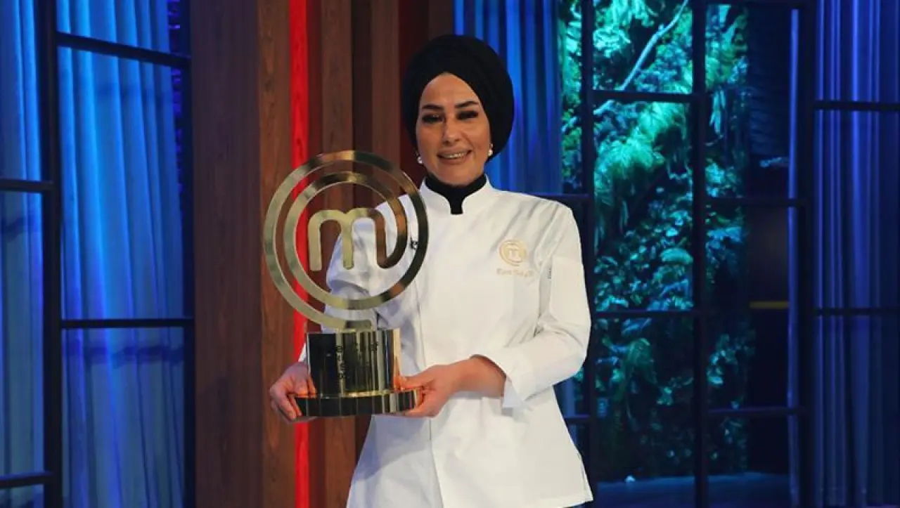 MasterChef Esra kimdir? MasterChef All Star şampiyonu Esra Tokelli kaç  yaşında, nereli? İşte hayatı ve biyografisi! - Haberler