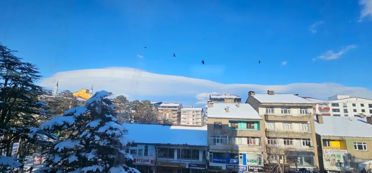 Bitlis semalarında görüldü: Devasa mercek bulutunu gören telefona sarıldı - 2