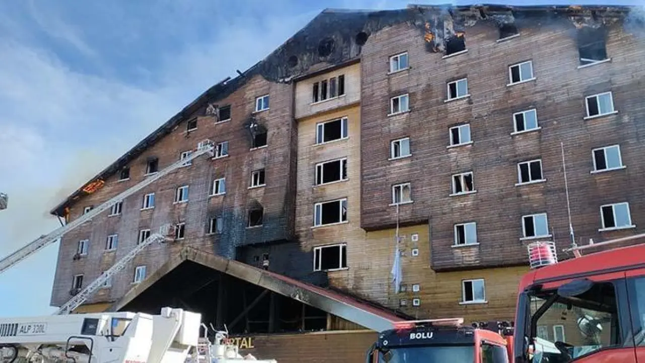 Bolu'daki yangına ilişkin müfettiş raporu: İl Özel İdaresi Genel Sekreteri ve yardımcısı hukuki sorumlu