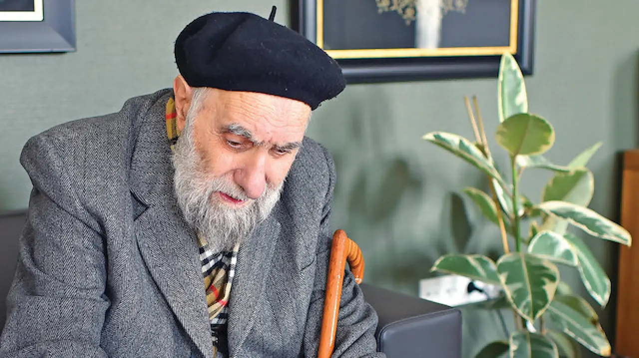 Kur'an'ı yazarken bayramı yaşadım: Hasan Çelebi'nin 45 yıllık kutlu  yolculuğu | Kültür Sanat Haberleri