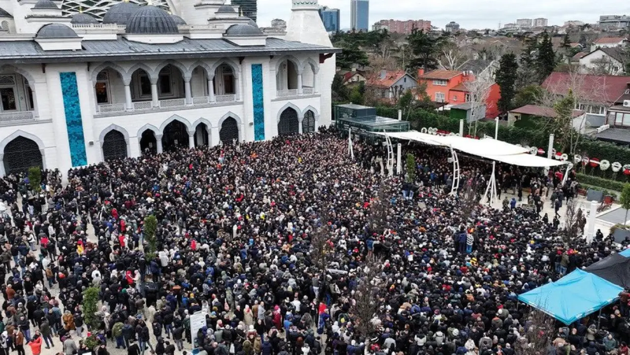 Ferdi Tayfur’un Yeğeninden Büyük Vefa, 'Tüm Sevenlerine Duyurulur' Dedi ve Tarih Verdi - Resim : 1