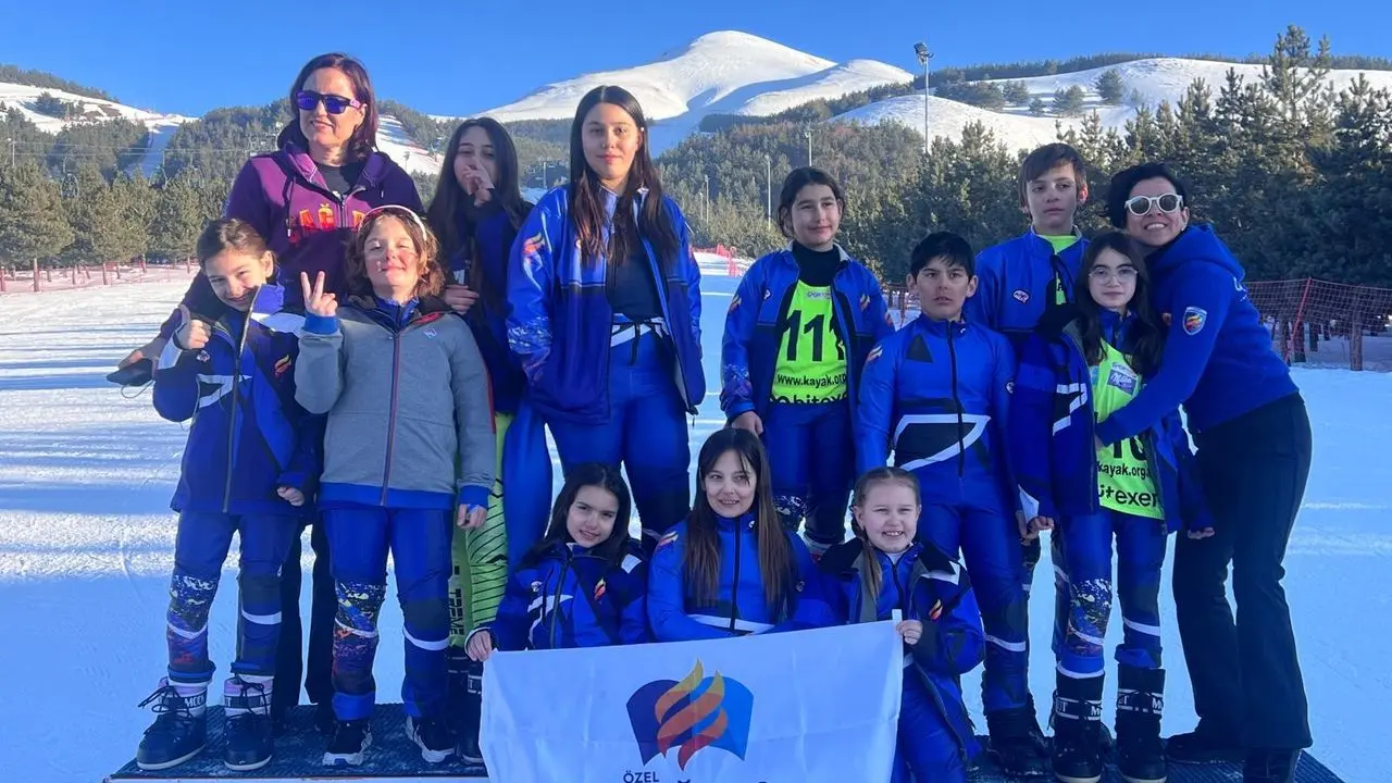 Çağdaş Okulları, Erzurum'dan 13 madalya ile döndü