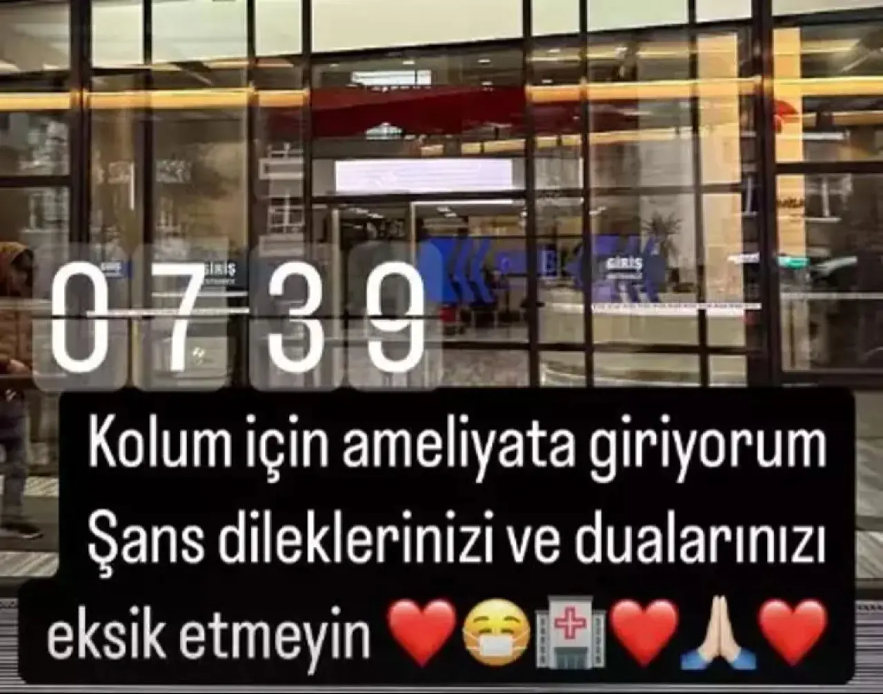 Feyza Civelek'ten üzen haber! Sevenlerinden dua isteyerek duyurdu - 3. Resim